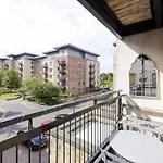 Stylish Flat With Free Parking