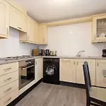 Stylish Flat With Free Parking