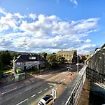 Appins Penthouse Edinburgh Luxury Apartment - Fast Wifi & Free Parking