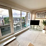 Appins Penthouse Edinburgh Luxury Apartment - Fast Wifi & Free Parking