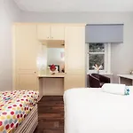 Warm & Welcoming Apartment, City Center - Meadows 8