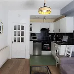 Warm & Welcoming Apartment In City Centre - Meadows 6