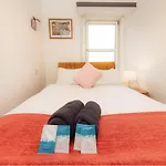 Warm & Welcoming Apartment In City Centre - Meadows 6