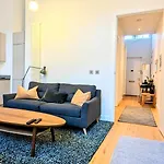 Luxury Apartment In Edinburgh City Center