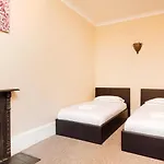 Spacious New Town Garden Flat