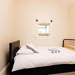 Spacious New Town Garden Flat