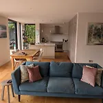 Beautiful New Double Room In Great Location Edinburgh