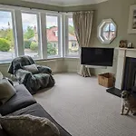 Beautiful New Double Room In Great Location Edinburgh
