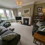 Beautiful New Double Room In Great Location Edinburgh