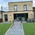 Riversdale House Next To Murrayfield Stadium