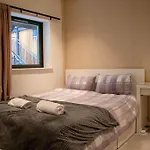 Modern Flat In New Town