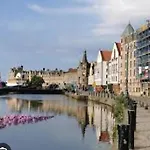 Modern 1 Bed Leith Tram Station Edinburgh
