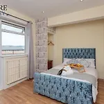 Stylish 3 Bedroom Apartment, Edinburgh