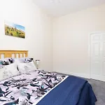 Stylish 2-Bedroom Old Town Edinburgh Apartment Next To Royal Mile