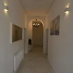 Upmarket Ground Floor Apartment In Morningside