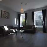 Upmarket Ground Floor Apartment In Morningside