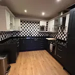 Spacious 2 Bedroom Flat In The City Centre