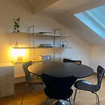 Spacious 2 Bedroom Flat In The City Centre