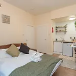 Cosy 1 Bed Flat Near City Centre