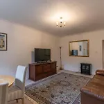 1 Bed Apartment In Great Central Location