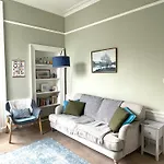 Charming, Central & Spacious Georgian 3 Bed Apt