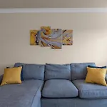 Room In Central Edinburgh With Free Parking