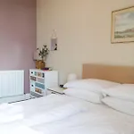 Bright Spacious Edinburgh City Centre Apartment