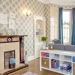Bright Spacious Edinburgh City Centre Apartment