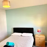 Newbuild - 3 Bedrooms, 2 Baths,5 Mins From Airport