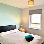 Newbuild - 3 Bedrooms, 2 Baths,5 Mins From Airport