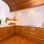 Deluxe 3-Bedroom Apartment On Princes Street Overlooking Edinburgh Castle