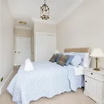 Deluxe 3-Bedroom Apartment On Princes Street Overlooking Edinburgh Castle