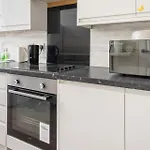 Bright High-Ceiling 2Bd Flat - Central Edinburgh!