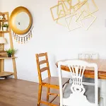 Bright High-Ceiling 2Bd Flat - Central Edinburgh!