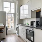 Bright High-Ceiling 2Bd Flat - Central Edinburgh!