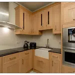 Joivy Boutique Apt With Patio In New Town