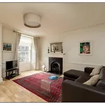 Joivy Boutique Apt With Patio In New Town