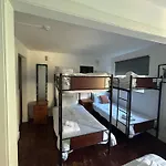 The Kingsview Townhouse - Boutique Hostel
