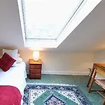19 Meadow Place