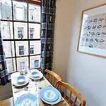 19 Meadow Place