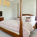 Ramsay Gardens - Grand 4-Bedroom Apartment Next To Castle