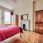 Altido Spacious & Elegant Apt By St Andrew Square W View