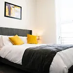 Beautifully Renovated Apartment -Central Edinburgh