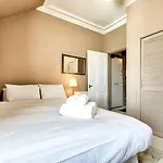 Joivy Famous St Mary\'S Street Old Town Apartment