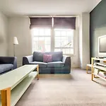 Joivy Bright 1 Bed Flat, Close To Princess Street