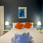 Joivy Unique&Artsy Royal Mile Apt - Relive Music History