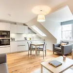 Altido Quiet City Centre Spacious Apartment