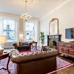 Joivy Converted Flat In Historic Building In New Town
