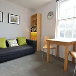 The Bolthole - Fantastic Old Town Location!