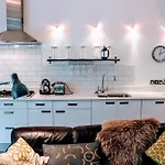 1 Bedroom House With Balcony Sleeps 2